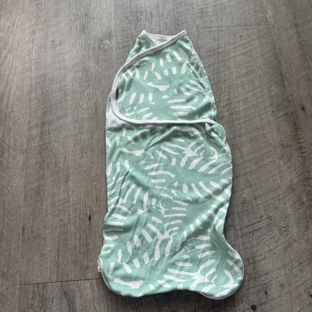 Momcozy 0-3 mo Bamboo Swaddle Wraps Leaf Tropical Print Quiet Soft Closure